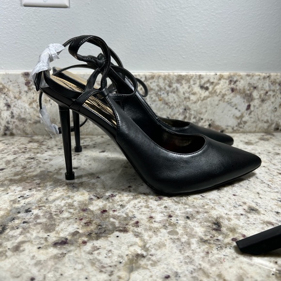 GUESS Black Strappy Staton Pointy Toe Stiletto  Heel Pumps 11M NEW - Picture 4 of 10